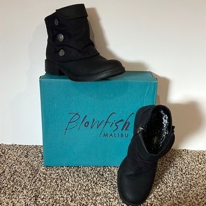 These are blowfish Malibu size 7 1/2 in women’s